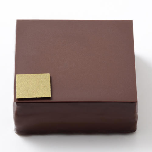ピエール・エルメ・パリの四角いチョコレートケーキ