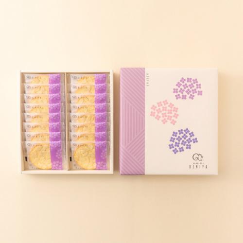 鎌倉紅谷の「あじさい 16枚入」