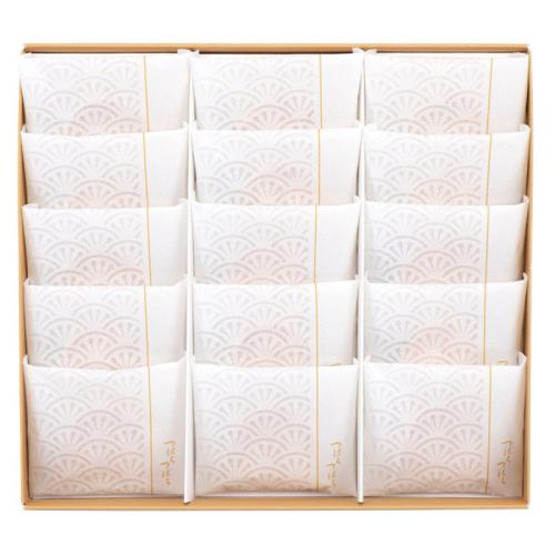 化粧箱に、「鶴屋吉信」の「つばらつばら」が15個詰め合わせになっている様子