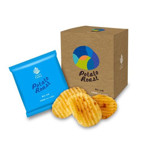 ポテトチップス、水色の小袋、ボックスが置かれている。