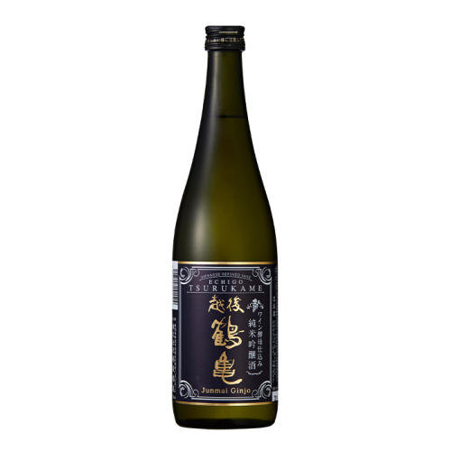 黒いボトルに入った純米吟醸酒