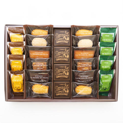 「ラ・マーレ・ド・チャヤ」の焼き菓子が24個詰め合わせになった化粧箱