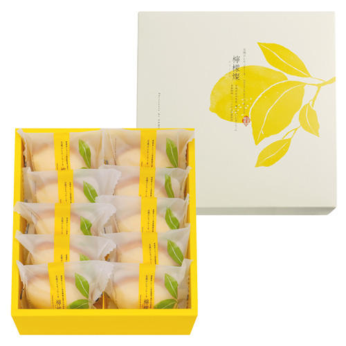 個包装のレモンケーキが10個入った箱。