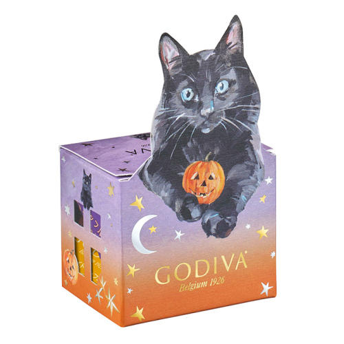 大きな黒猫が描かれたハロウィン仕様のボックス。