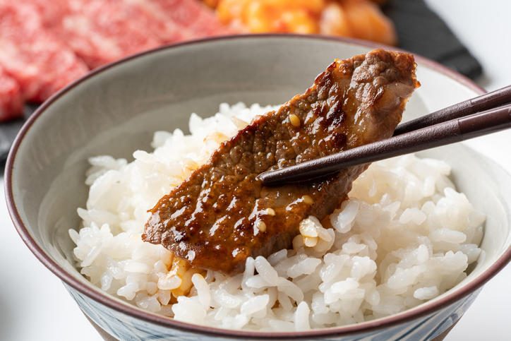 ごはんに乗った焼肉