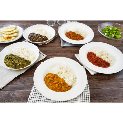 白い皿にのったファイブミニッツ・ミーツの「5種の無水調理カレー」