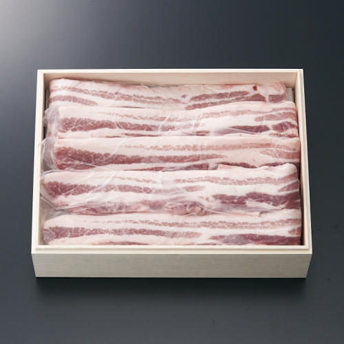ベージュの箱に入った精肉専門店　つの田の「かごしま黒豚 サムギョプサル用(バラ肉) 700g」