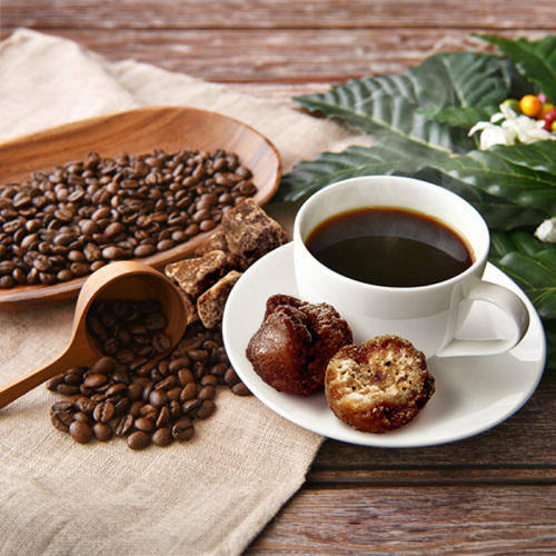 コーヒーに添えられた「ミズトミ」の「35COFFEEぬれアンダギー」