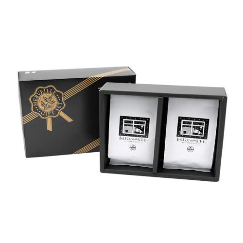 黒いボックスに入った白いドリップパックコーヒーのギフト