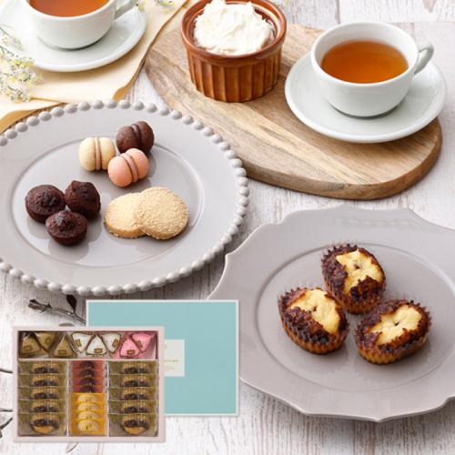 グレーの皿にのったシーキューブの「ハッピースウィートアソートM」