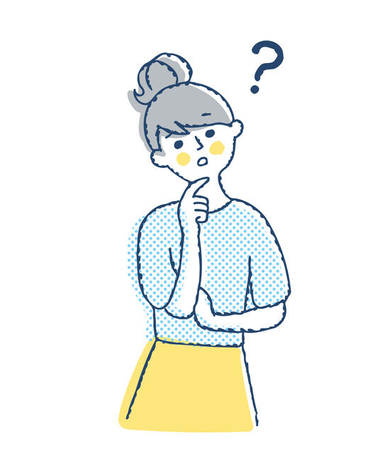 腕を組んで考える若い女性