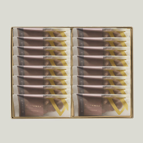 個包装のチョコレート菓子が16枚入ったギフトボックス。