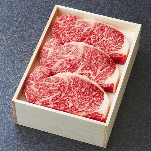 神戸牛のサーロインステーキが3枚入った木箱