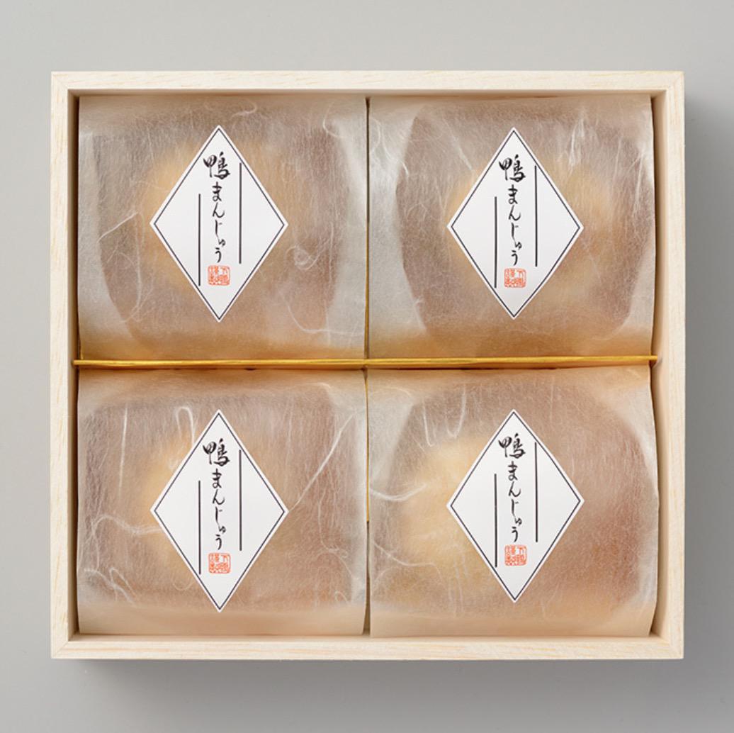 木箱に入った和紙調の個包装パックに入った4つの食品