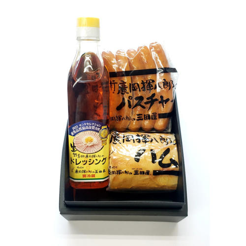 ブロックハム・ソーセージ・ドレッシングが入っている廣岡揮八郎のステーキハウス 三田屋の「三田屋ギフトセット」