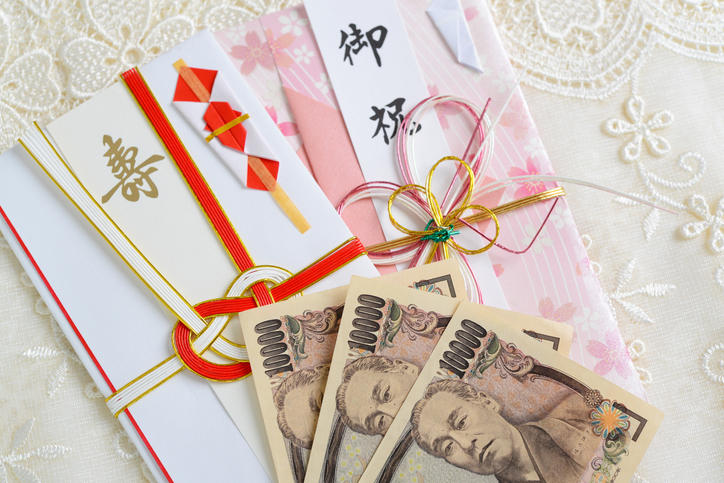 2種類のご祝儀袋と3枚の1万円札