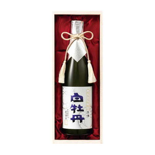 高級感のある箱に入っている白牡丹酒造の白牡丹