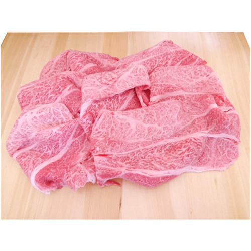 木の板の上にのった精肉専門店　つの田の「国内産黒毛和牛すき焼き用(肩ロース)　590g」