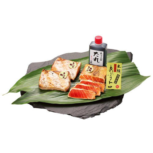 スレートの上に本鮪あぶりトロとキハダ鮪あぶりが盛られている