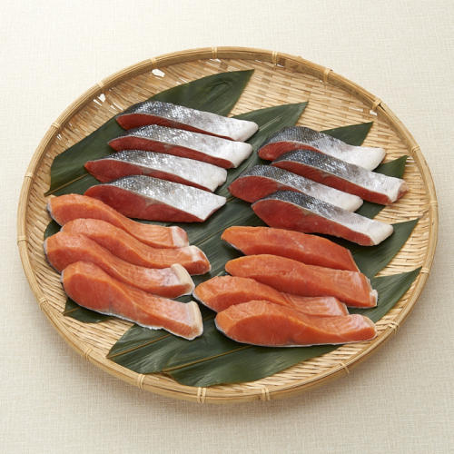 「かね清」の「紅鮭・銀鮭（甘塩味＆中塩味）詰合せ」