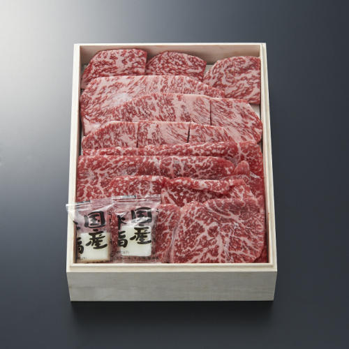 桐箱に入った霜降りの牛肉と牛脂