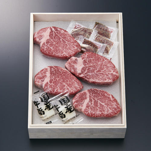 木の箱に入った精肉専門店　つの田の「国内産黒毛和牛ステーキ用(ヘレシャトーブリアン) 4枚入り 480g」