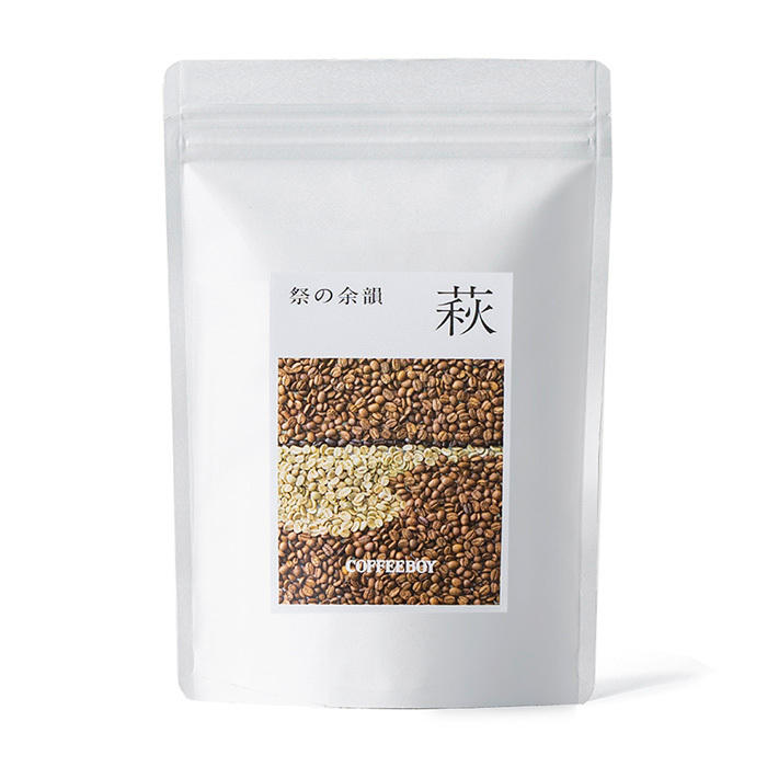 シンプルでおしゃれなパッケージに入った「徳山コーヒーボーイ」の「山口のブレンド豆 萩 祭りの余韻200g」