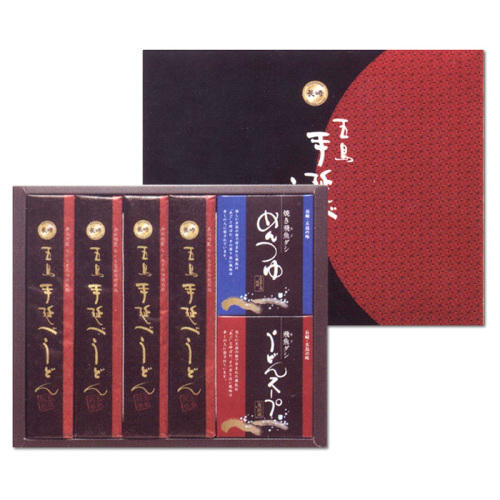 赤い箱に五島手延べうどんや出汁スープが詰められている