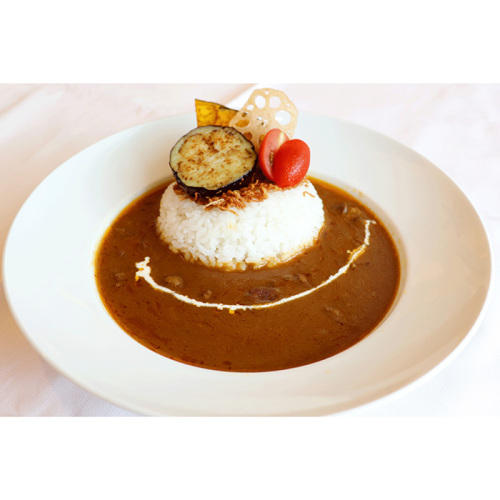白い器に入ったカレーライス