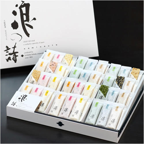 化粧箱に入った、長方形の薄型おこしの詰め合わせ