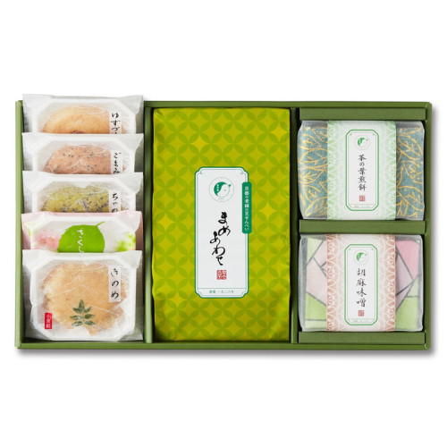 グリーンの箱に入った京煎堂のせんべい詰め合わせ