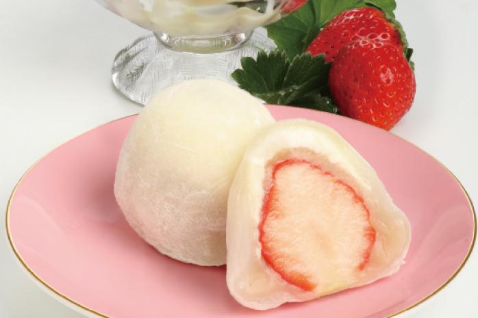 白い皿にのったいちご大福