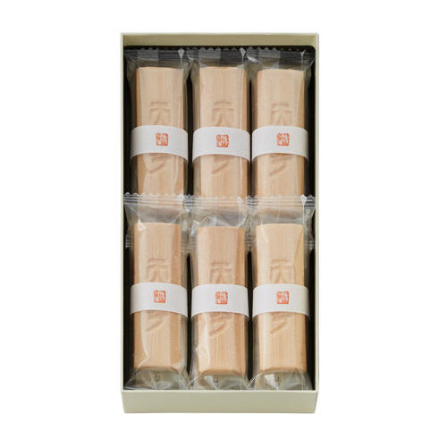 ベージュの箱に入ったたねやの「ふくみ天平 6個入」