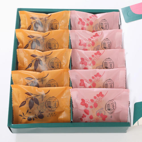 緑色の化粧箱に、オレンジ色とピンク色のパッケージに入ったお菓子が、それぞれ5個ずつ詰め合わせになっている