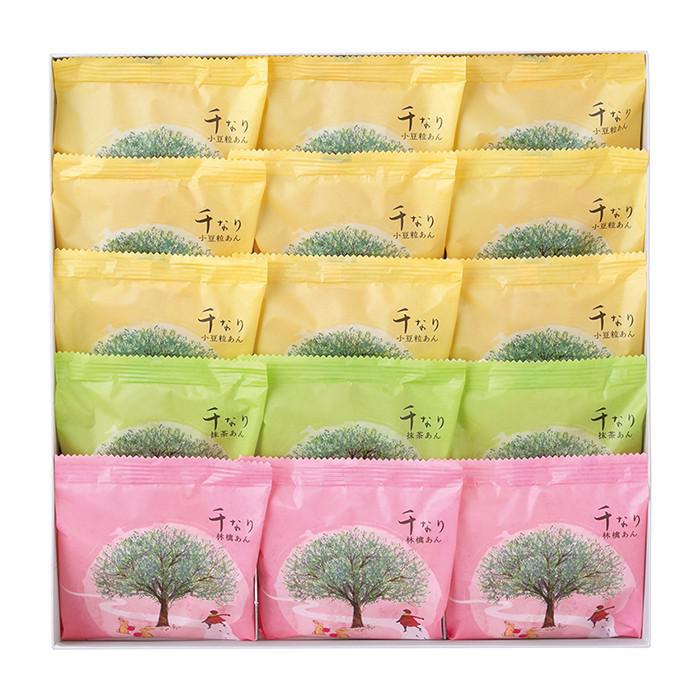 ギフト箱に入れられた「両口屋是清」の千なり