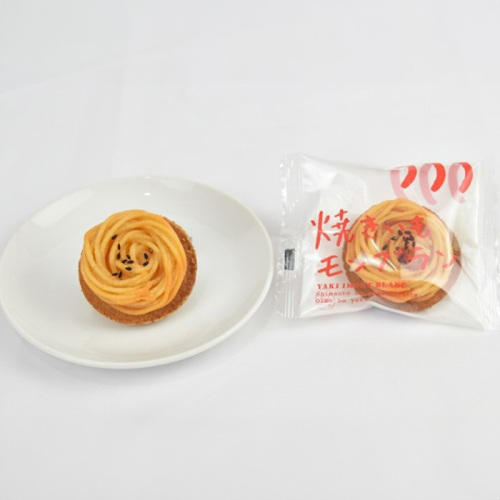 白い皿と透明の袋に入った四万十ドラマの「焼きいもモンブラン6個入り」