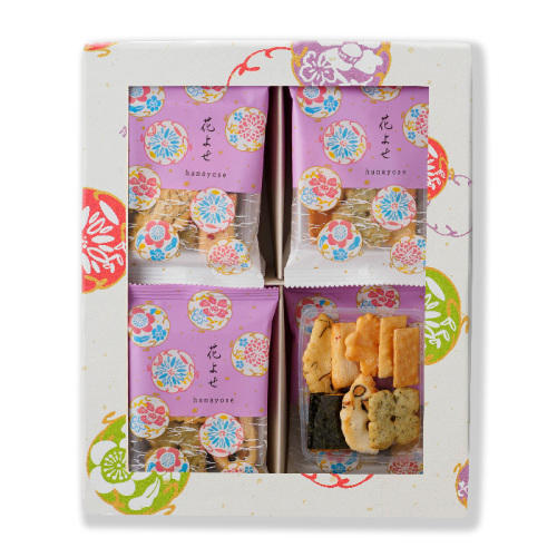 白とピンクのパッケージに入った米菓