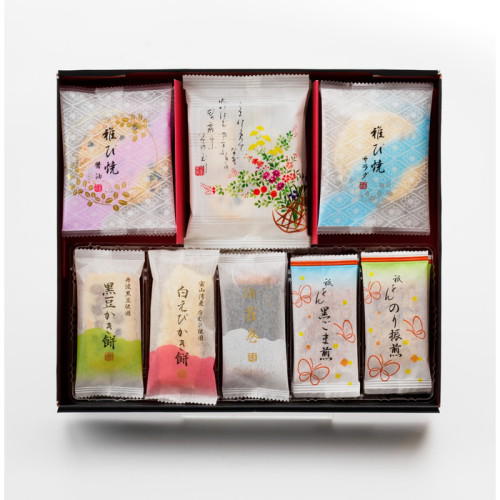 黒い箱に入った京都祇園のあられとおかき