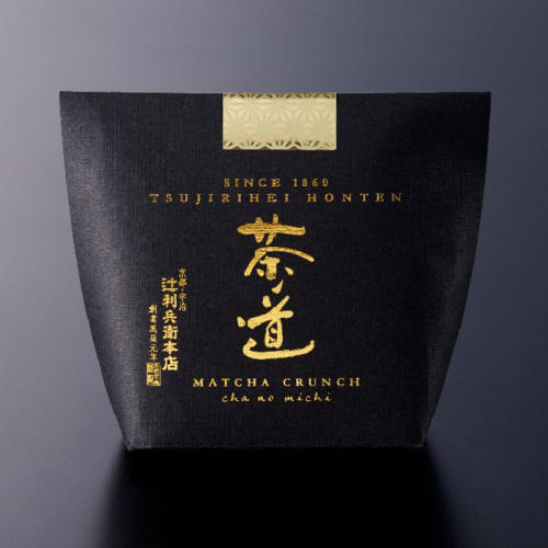 黒いパッケージに入った辻利兵衛本店の「碾茶入り抹茶クランチ 茶の道 5個入り」
