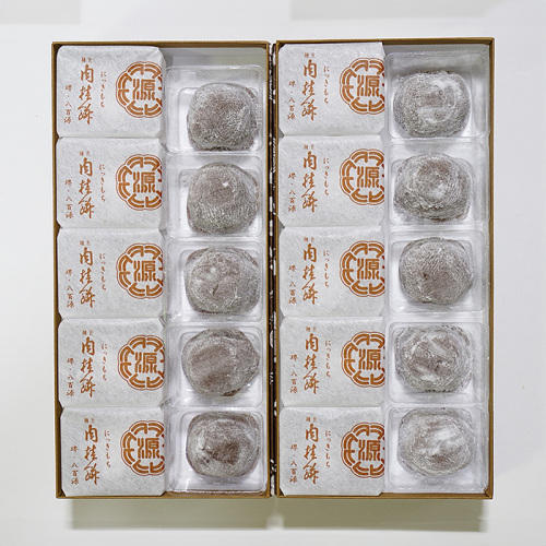 「菓匠八百源」の「八百源・にっき餅」が20個詰め合わせになった化粧箱