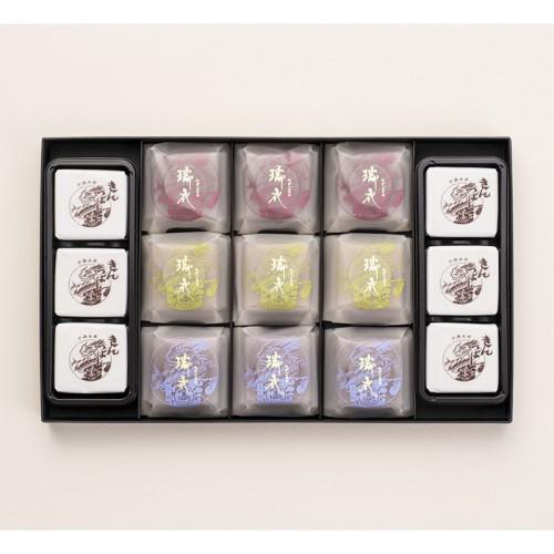 黒い箱に入ったきんつば 中田屋の「水かさね 15個入」