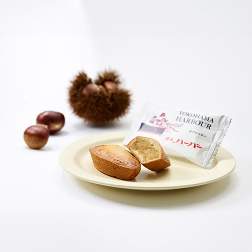 お皿にのせた「ありあけ」の「横濱ハーバーダブルマロン 5個入」とパッケージ