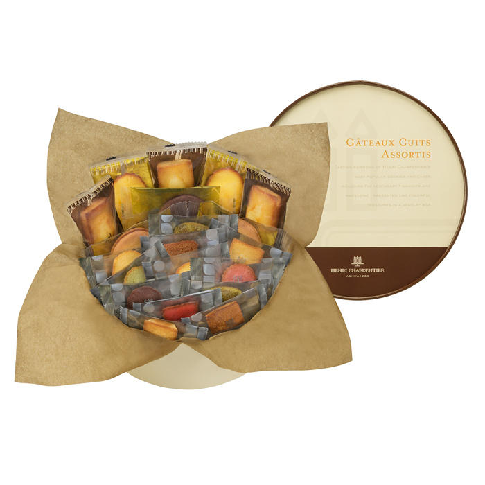 丸いパッケージに詰められた「アンリ・シャルパンティエ」ガトー・キュイ・アソート