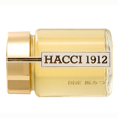 淡い色のはちみつが瓶に入っている「HACCI 1912」の「国産栃みつ」