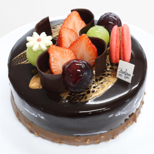 チョコレートケーキにフルーツがのったケントハウス プリュス「生チョコレート」7号