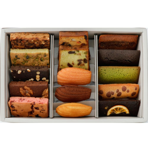 チョコレートを使用したカラフルな焼き菓子の詰め合わせ