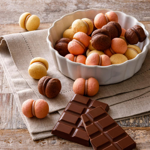 チョコクリームを挟んだ3種のクッキーサンド