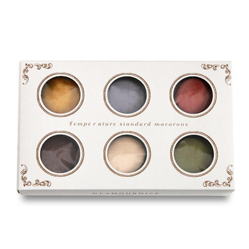 白い箱に入ったグラモウディーズ Macarons colore（マカロン コロレ）6個入り