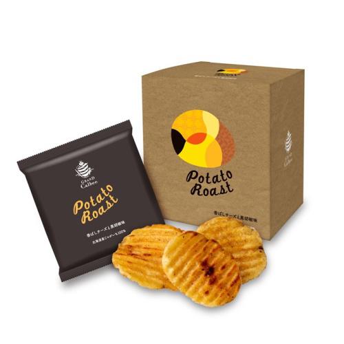 茶色い箱と黒い袋に入ったグランカルビー PotatoRoast 香ばしチーズと黒胡椒味