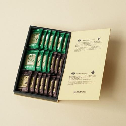ベージュの箱に入った中村藤吉本店の「濃いめのチョコレート詰め合わせ【2種】」